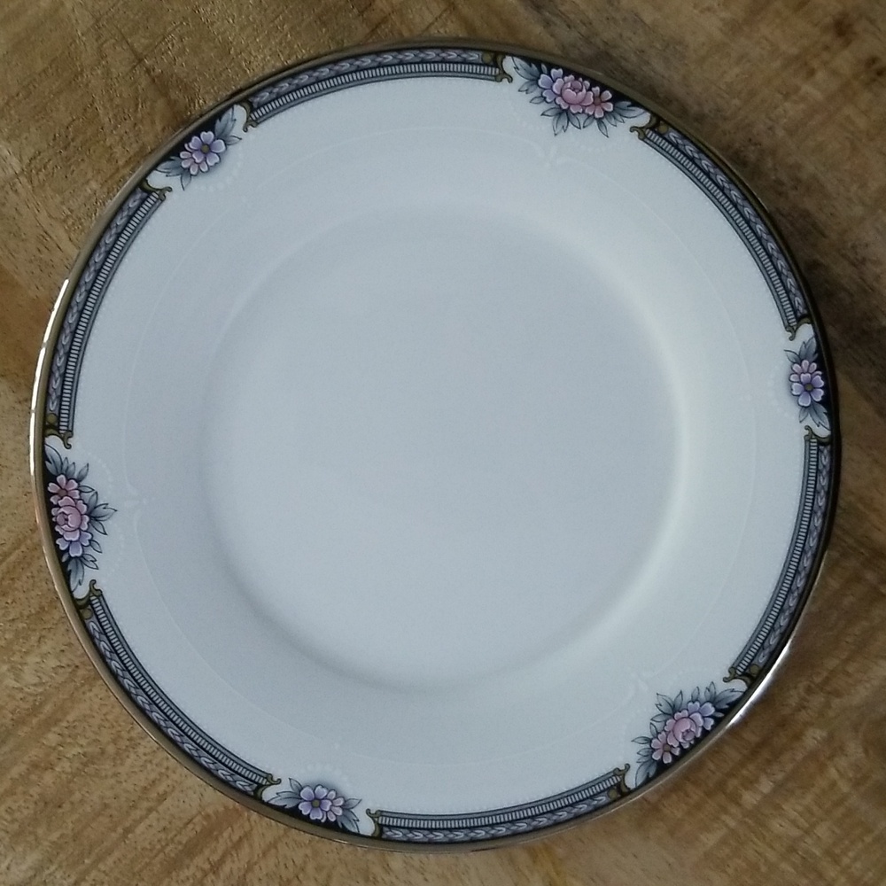 Noritake Halifax Dessert/Appetizer Plates - Set of 4 - Picture 6 of 9